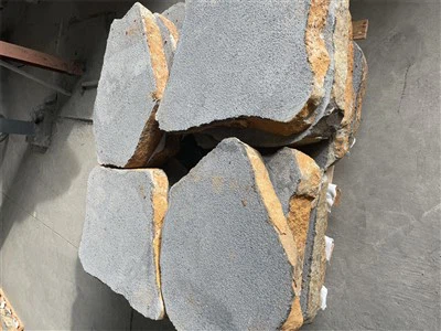 Sort basalt flagsten