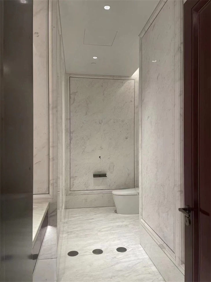 White Marble Floor Tiles Bathroom